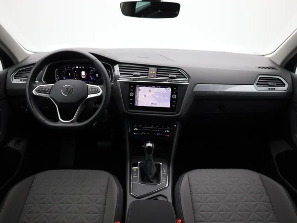 VOLKSWAGEN Tiguan (2022) — foto 20 van 21