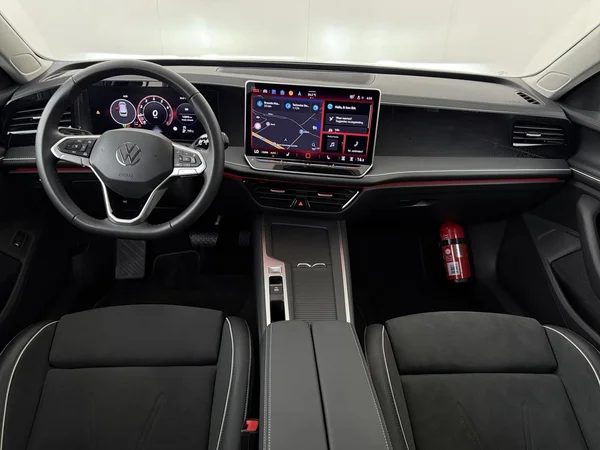 VOLKSWAGEN Passat SW (2025) — foto 14 van 19