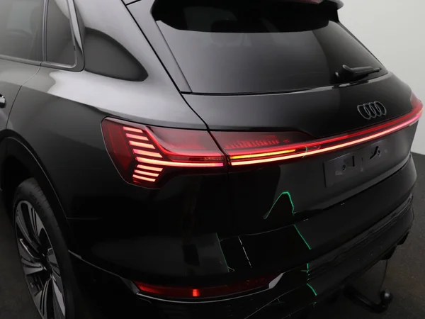 AUDI Q8 e-tron (2024) — foto 3 van 32