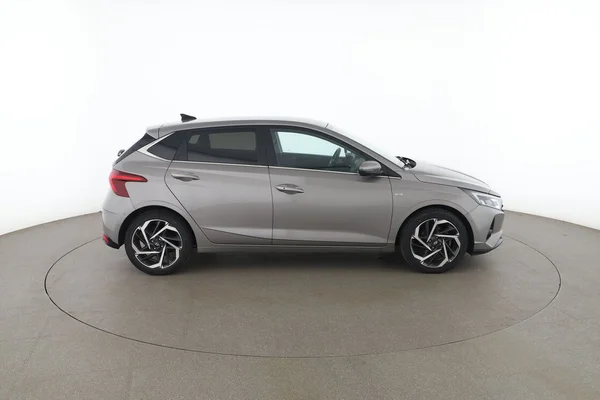 Hyundai i20 (2021) — foto 13 van 16