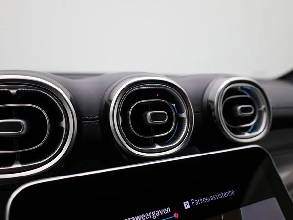 Mercedes-Benz GLC (2025) — foto 27 van 51