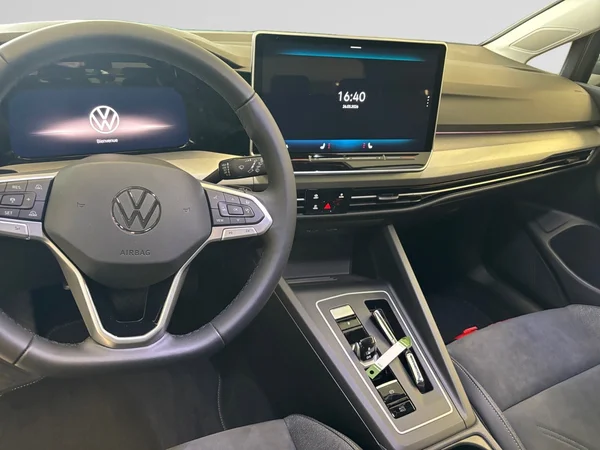 VOLKSWAGEN Golf VIII (2026) — foto 2 van 15