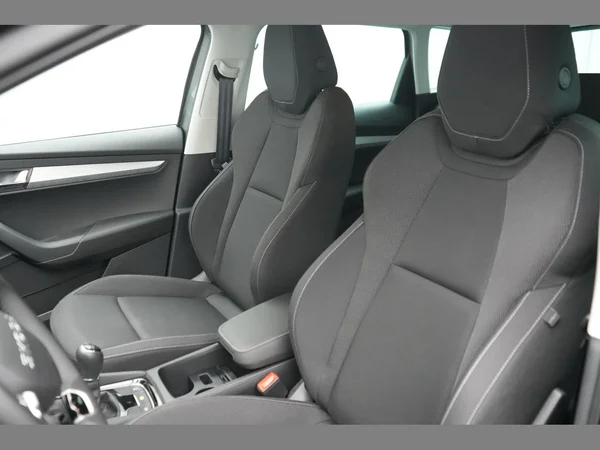 SKODA Karoq (2025) — foto 18 van 22