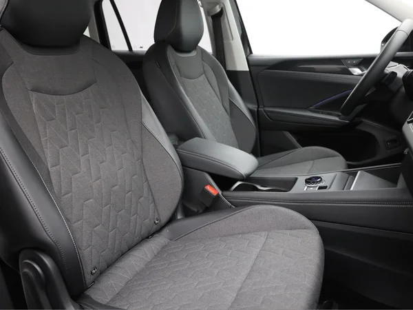 VOLKSWAGEN Tiguan (2024) — foto 15 van 20