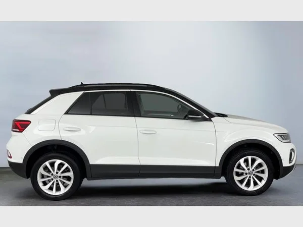 Volkswagen T-Roc (2024) — foto 18 van 24