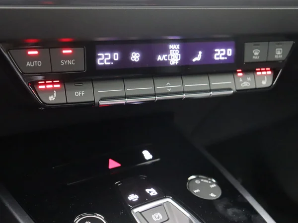 AUDI Q4 e-tron (2025) — foto 8 van 17