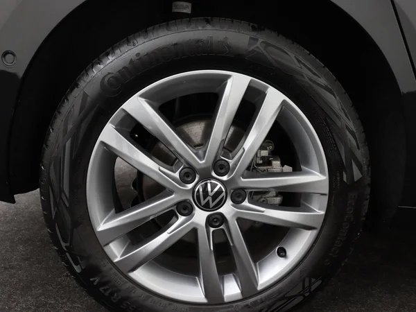 VOLKSWAGEN Touran (2025) — foto 16 van 20