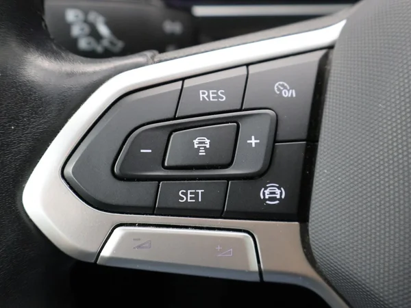 VOLKSWAGEN Tiguan (2022) — foto 24 van 25
