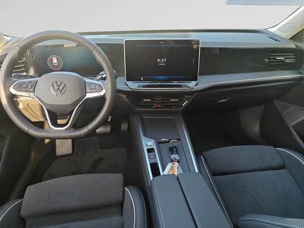 VOLKSWAGEN Passat Variant eHybrid (PHEV) (2025) — foto 3 van 16