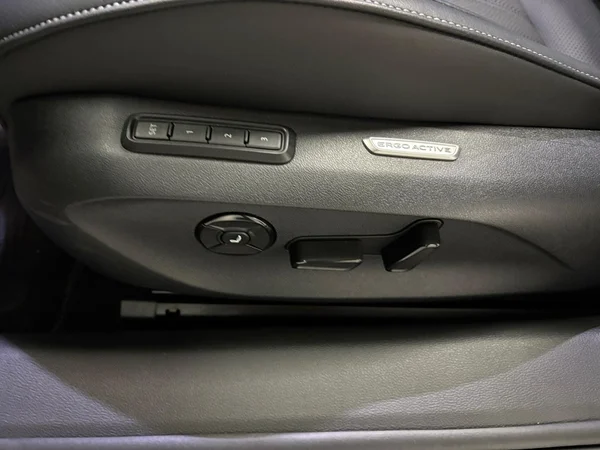 VOLKSWAGEN Passat Variant eHybrid (PHEV) (2026) — foto 6 van 15