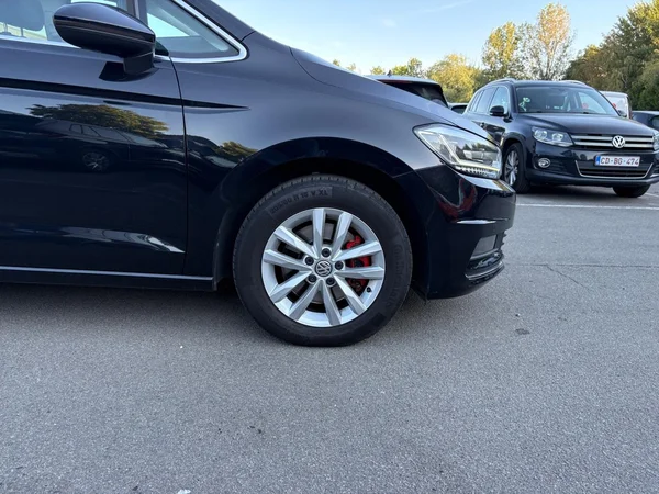 VOLKSWAGEN Touran (2018) — foto 17 van 24