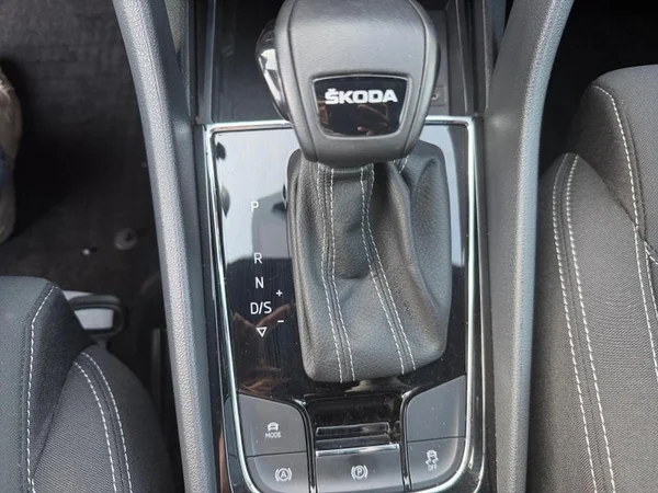 SKODA Karoq (2023) — foto 17 van 29