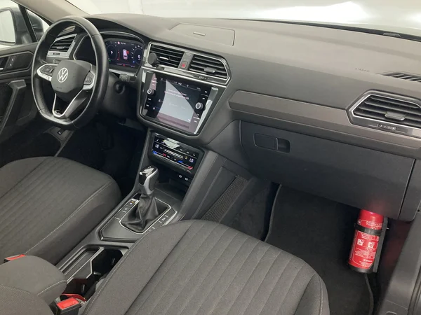VOLKSWAGEN Tiguan Allspace (2023) — foto 16 van 36