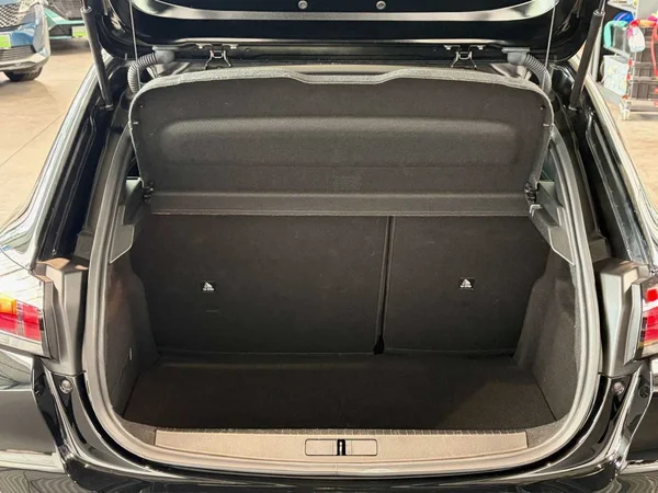 Peugeot 208 (2022) — foto 10 van 14