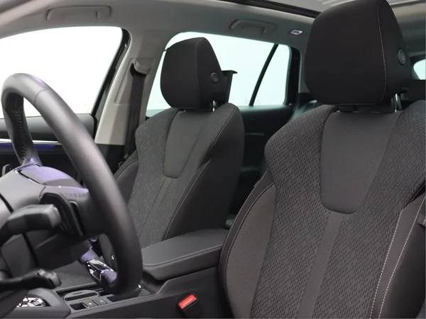 SKODA Octavia Combi (2024) — foto 4 van 18