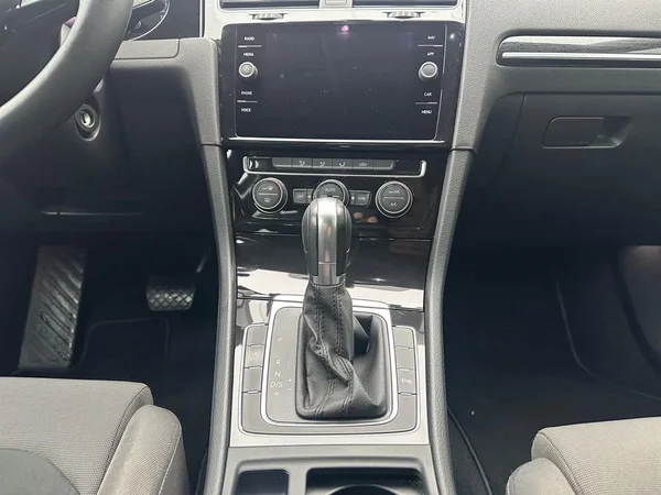 VOLKSWAGEN Golf VII (2018) — foto 11 van 24