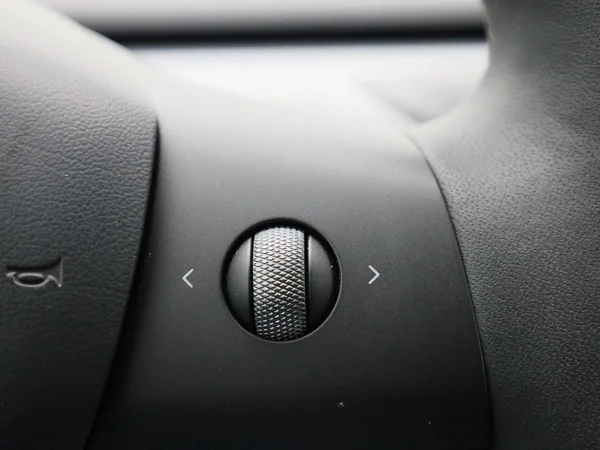 Tesla Model 3 (2023) — foto 19 van 44