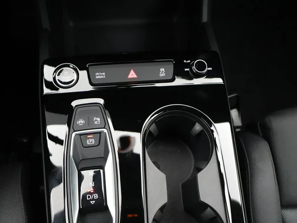Audi Q6 e-tron (2025) — foto 7 van 24