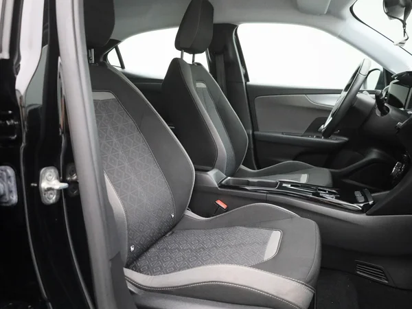 Opel Mokka-e (2023) — foto 22 van 36