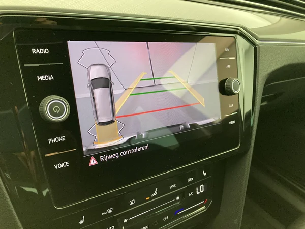 VOLKSWAGEN Passat Variant (2024) — foto 22 van 36