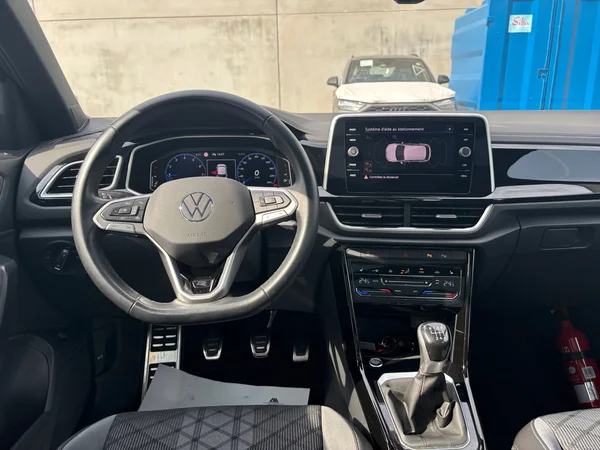 VOLKSWAGEN T-Roc (2024) — foto 10 van 18