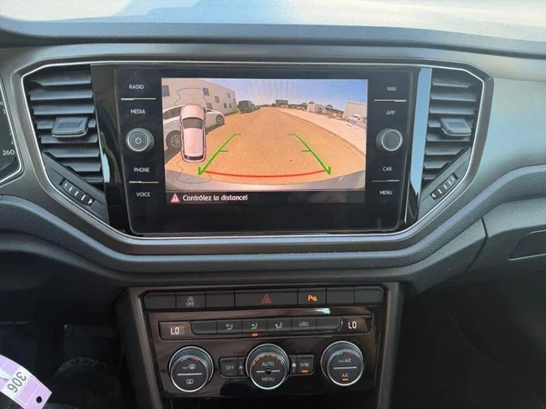 VOLKSWAGEN T-Roc (2019) — foto 14 van 24