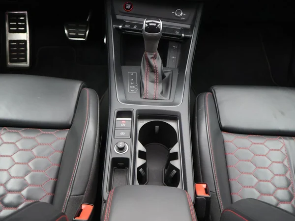 AUDI RS Q3 (2023) — foto 8 van 29