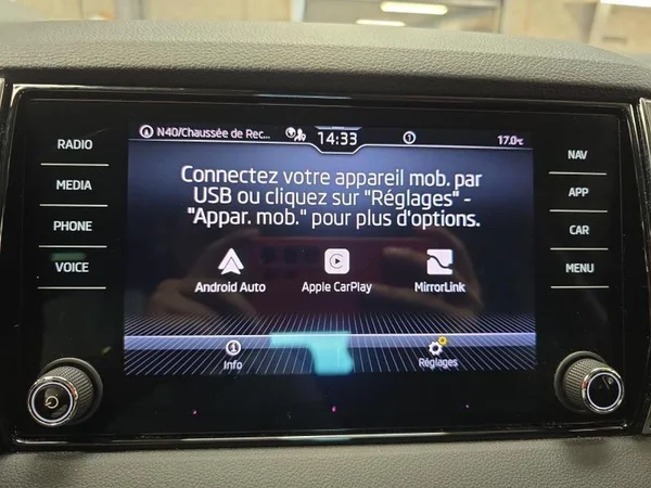 SKODA Karoq (2023) — foto 16 van 31