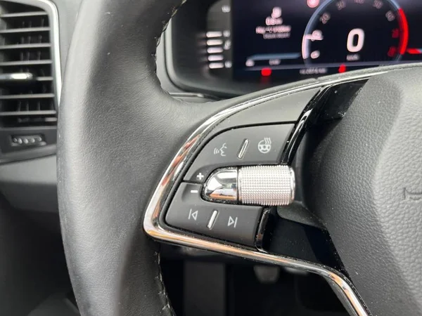 SKODA Karoq (2022) — foto 7 van 32