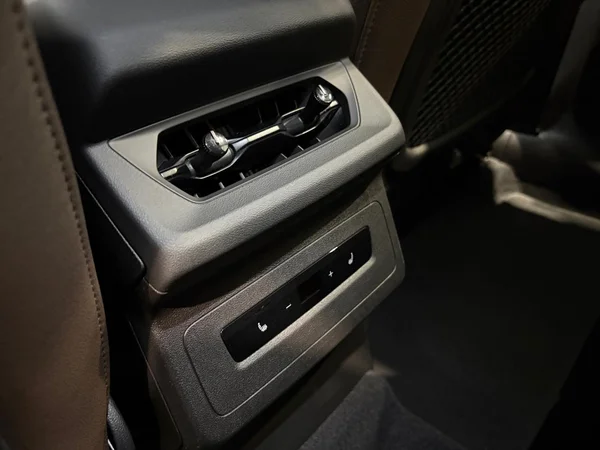 AUDI Q6 e-tron (2025) — foto 6 van 17