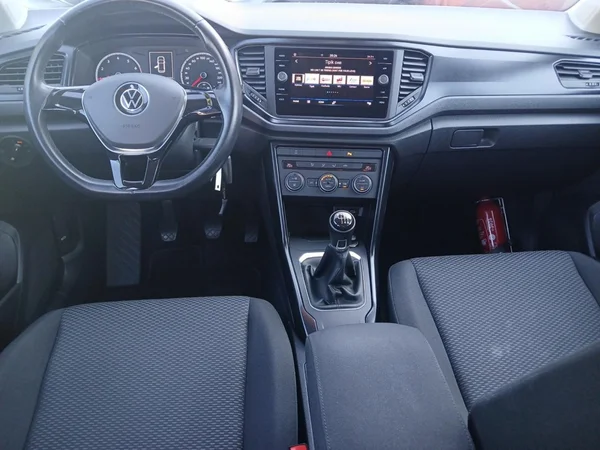 VOLKSWAGEN T-Roc (2021) — foto 14 van 17