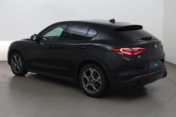 Alfa Romeo Stelvio (2022) — foto 12 van 18