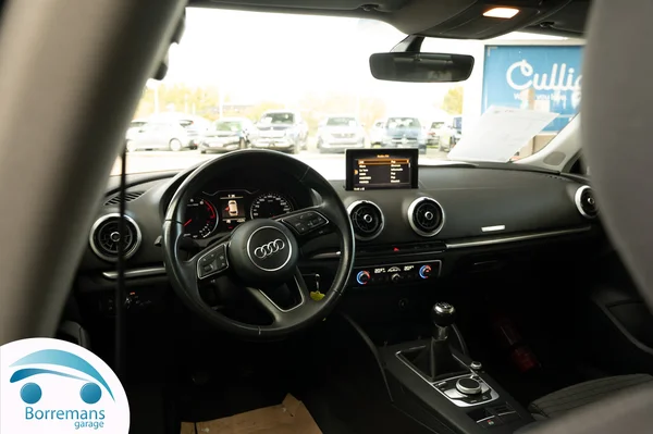 Audi A3 (2017) — foto 7 van 41