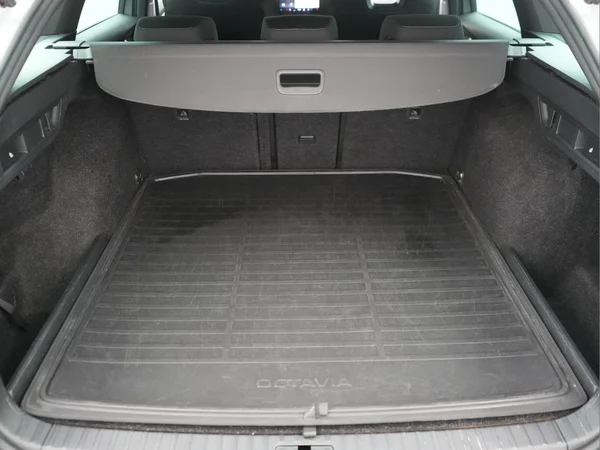 SKODA Octavia SW PHEV (2021) — foto 8 van 30