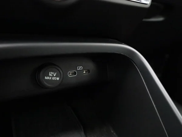 Volvo XC40 (2023) — foto 15 van 39