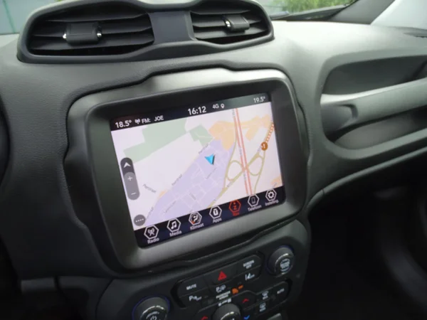 Jeep Renegade (2024) — foto 14 van 27
