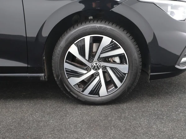 VOLKSWAGEN Golf VIII eHybrid (PHEV) (2024) — foto 25 van 25