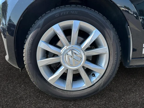 VOLKSWAGEN Up! (2015) — foto 10 van 18
