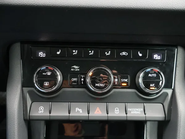 Škoda Karoq (2023) — foto 11 van 24
