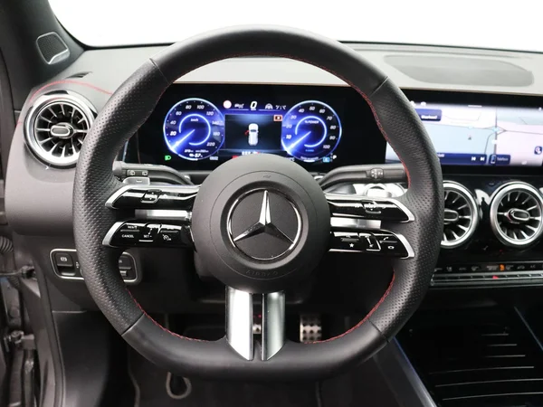 Mercedes-Benz EQB (2025) — foto 9 van 27