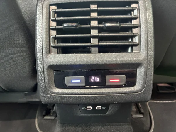 VOLKSWAGEN Golf VIII (2021) — foto 17 van 24