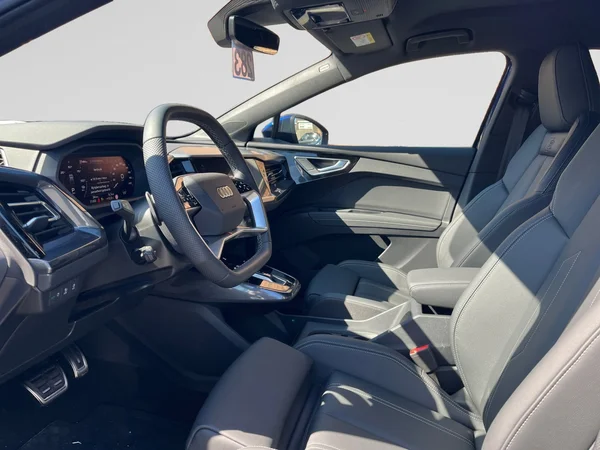 AUDI Q4 e-tron (2025) — foto 6 van 19