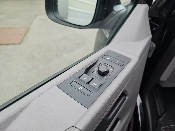 VOLKSWAGEN Transp T6.1 1200 Caravelle Lwb (2022) — foto 10 van 27