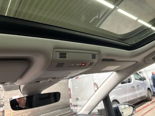 VOLKSWAGEN Touran (2026) — foto 4 van 21