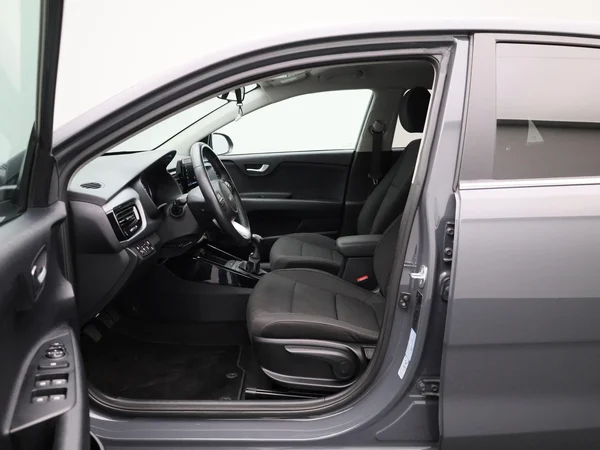 Kia Rio (2023) — foto 38 van 38