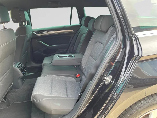 VOLKSWAGEN Passat Variant (2024) — foto 21 van 23