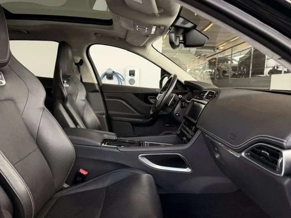 Jaguar F-PACE (2020) — foto 3 van 23
