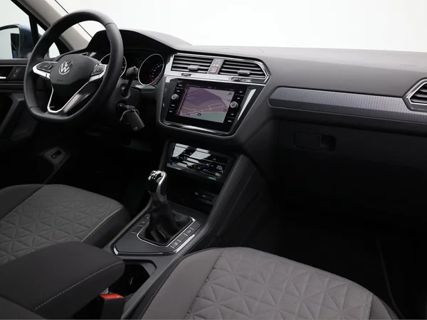 VOLKSWAGEN Tiguan (2021) — foto 14 van 20