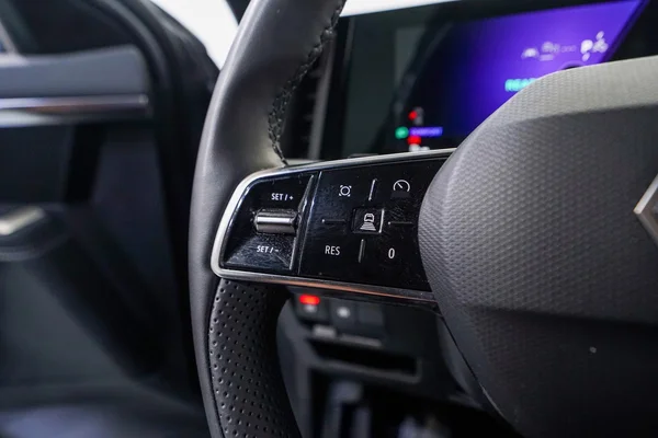 Renault Rafale E-TECH (HEV) (2025) — foto 16 van 45