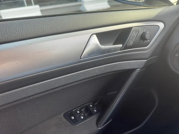 VOLKSWAGEN Golf VII (2017) — foto 2 van 18